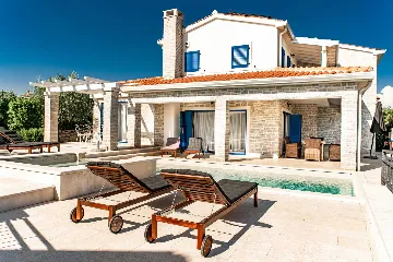 3-Bedroom Villa with Private Pool and Sea View in Tar