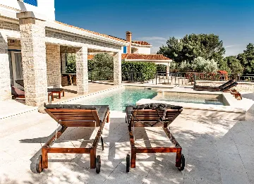 3-Bedroom Villa with Private Pool and Sea View in Tar