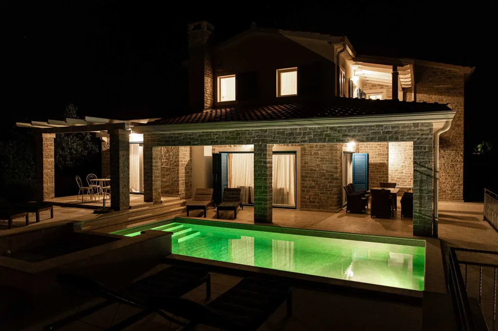 3-Bedroom Villa with Private Pool and Sea View in Tar