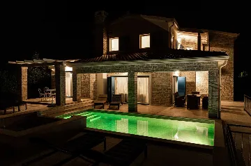 3-Bedroom Villa with Private Pool and Sea View in Tar