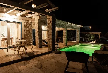 3-Bedroom Villa with Private Pool and Sea View in Tar