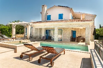 3-Bedroom Villa with Private Pool and Sea View in Tar