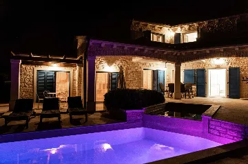Villa in Tar for up to 8 Guests