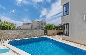 Spacious Villa in Premantura with Private Pool