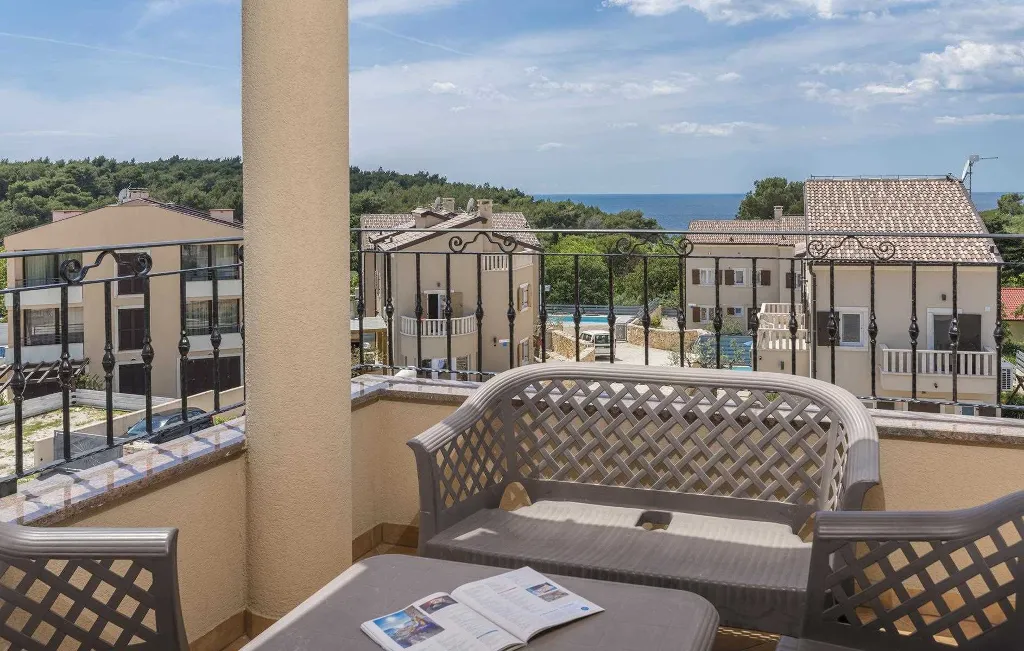 Spacious Villa in Premantura with Private Pool