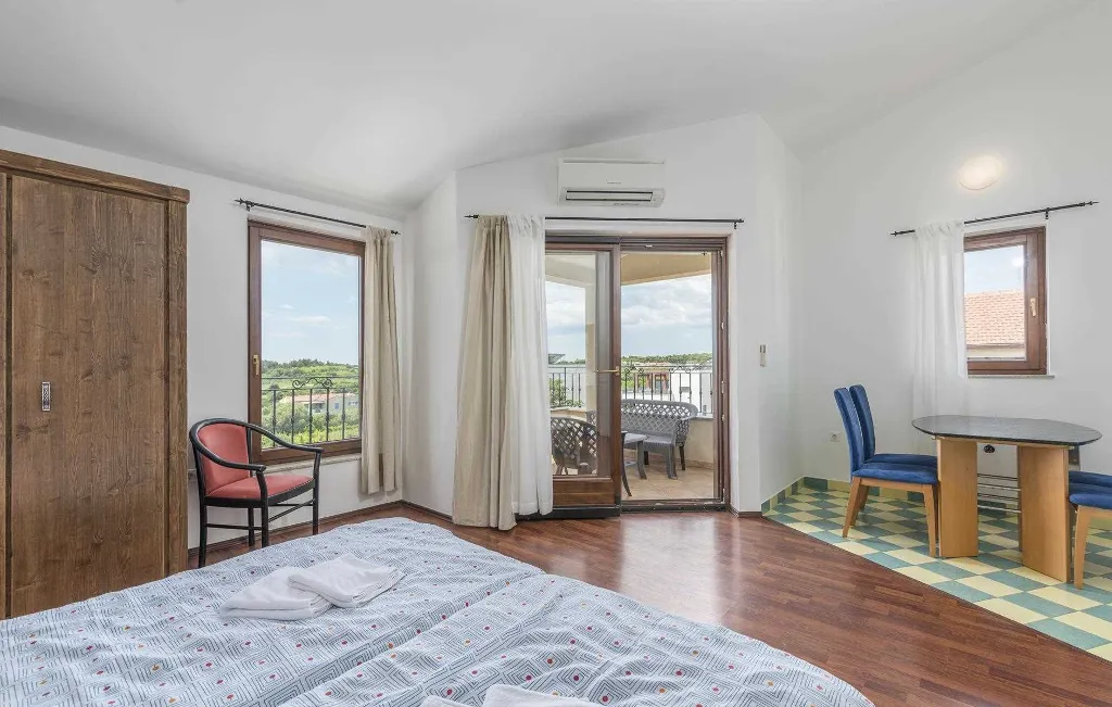 Spacious Villa in Premantura with Private Pool