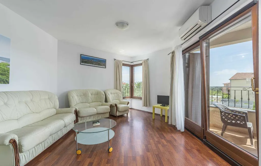 Spacious Villa in Premantura with Private Pool