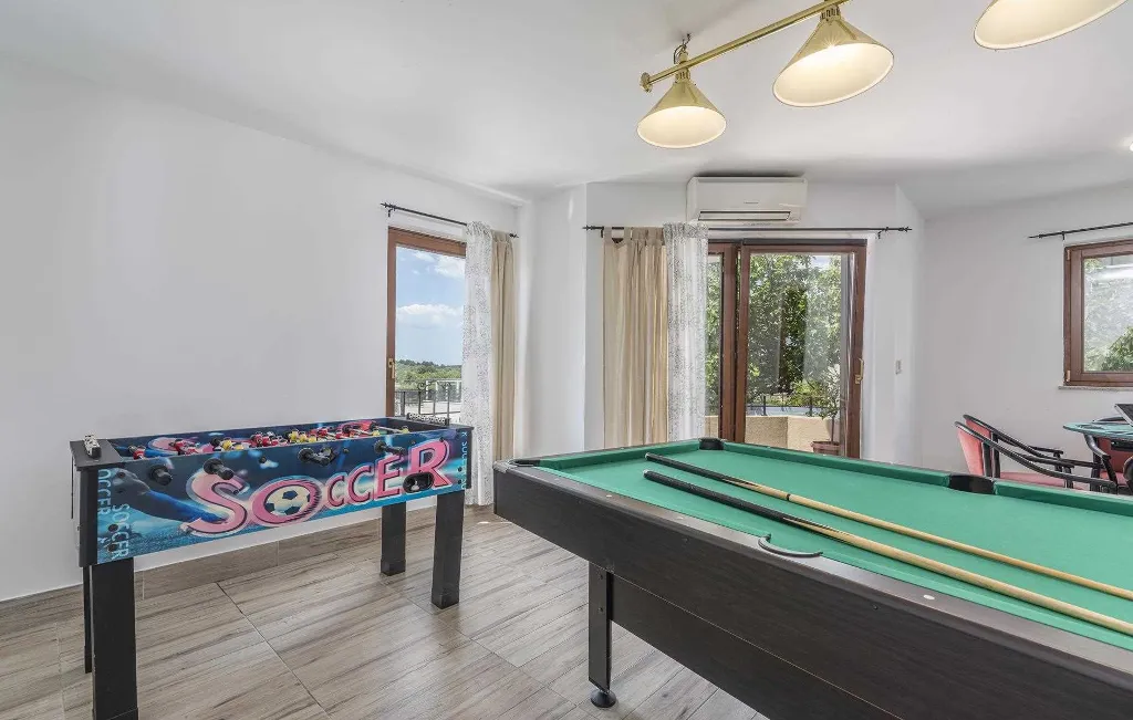 Spacious Villa in Premantura with Private Pool