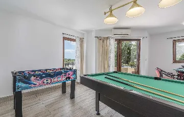 Spacious Villa in Premantura with Private Pool