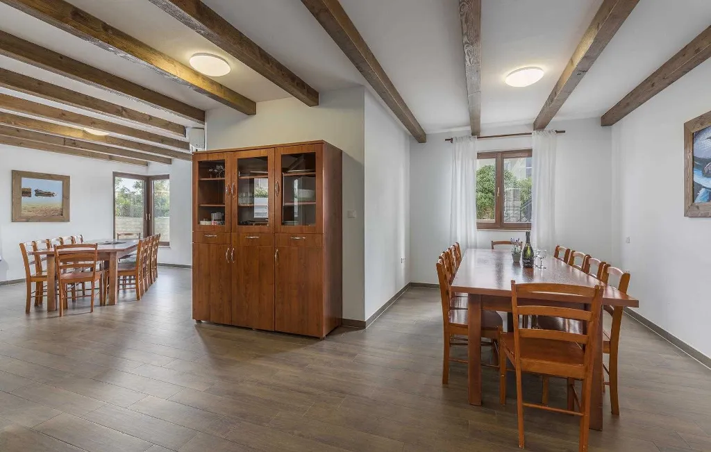Spacious Villa in Premantura with Private Pool