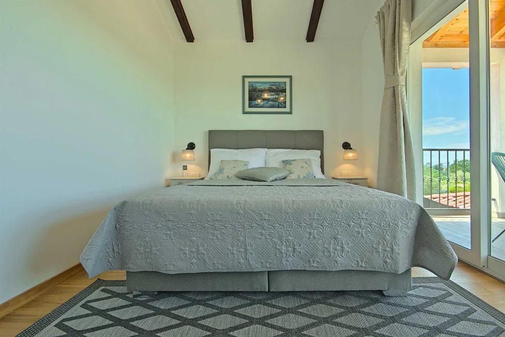 4-Bedroom Villa with Private Pool in Rošini