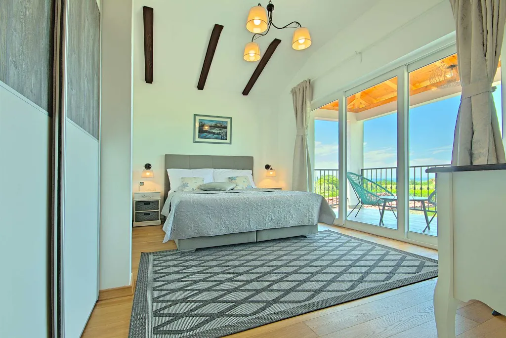 4-Bedroom Villa with Private Pool in Rošini