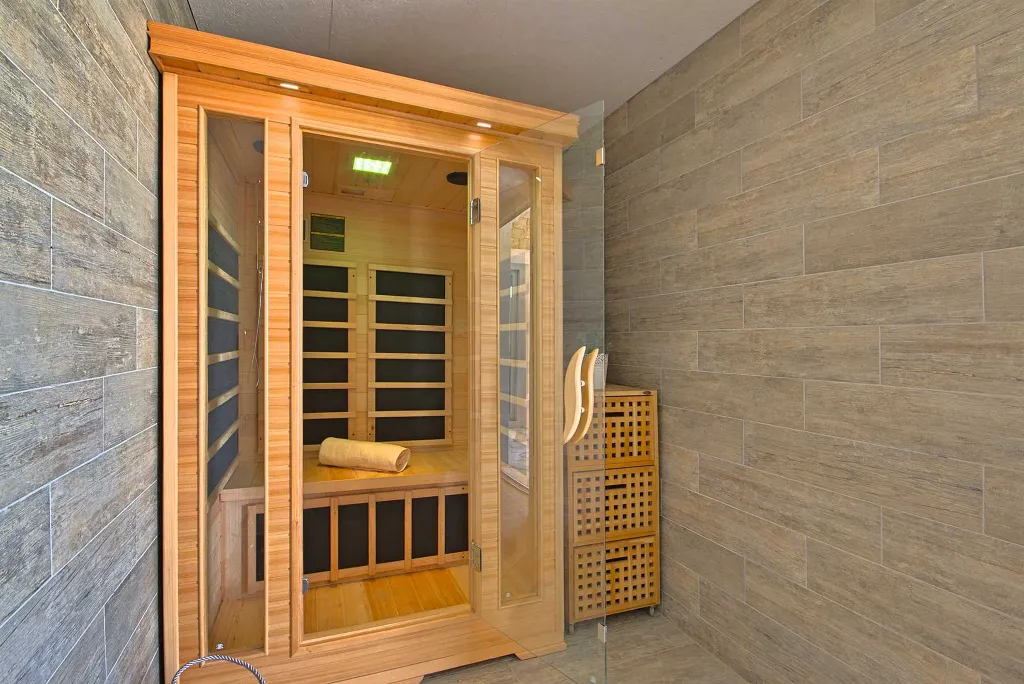 4-Bedroom Villa with Private Pool in Rošini