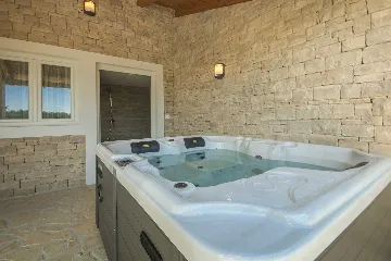 4-Bedroom Villa with Private Pool in Rošini