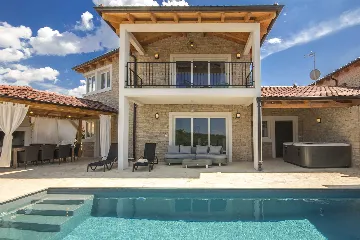 4-Bedroom Villa with Private Pool in Rošini