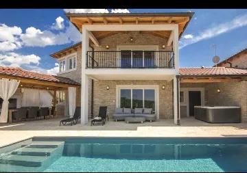 4-Bedroom Villa with Private Pool in Rošini