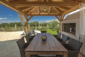 4-Bedroom Villa with Private Pool in Rošini