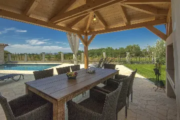 4-Bedroom Villa with Private Pool in Rošini