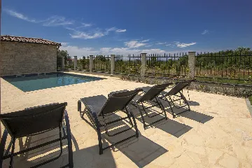 4-Bedroom Villa with Private Pool in Rošini