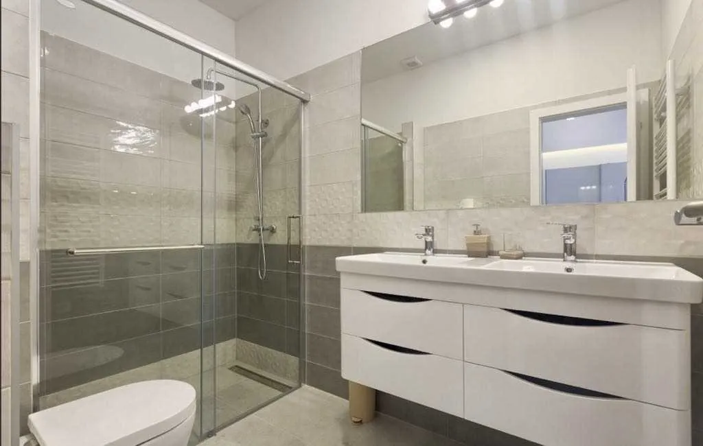 4-Bedroom Villa with Private Pool in Rošini