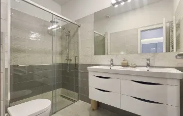 4-Bedroom Villa with Private Pool in Rošini