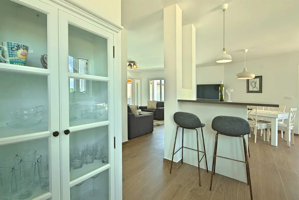 4-Bedroom Villa with Private Pool in Rošini