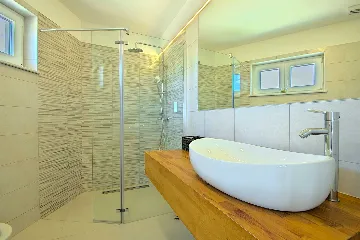 4-Bedroom Villa with Private Pool in Rošini