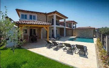 4-Bedroom Villa with Private Pool in Rošini