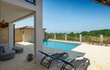 4-Bedroom Villa with Private Pool in Rošini