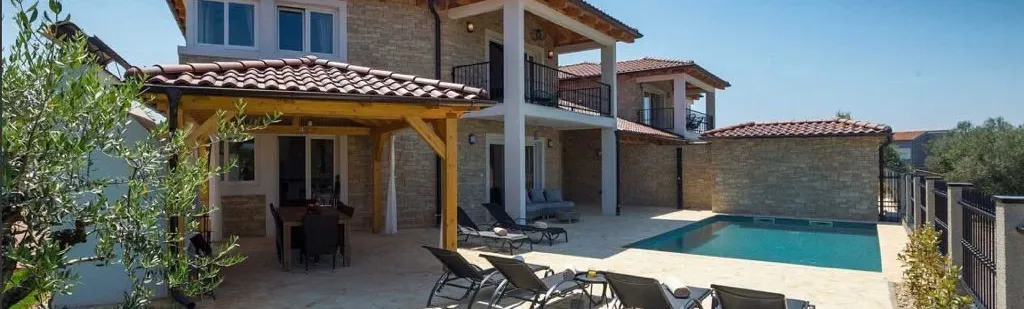 4-Bedroom Villa with Private Pool in Rošini