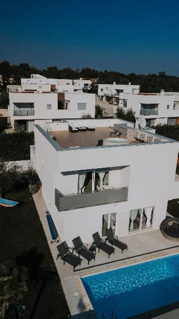 Modern Villa with Private Pool in Novigrad