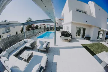 Modern Villa with Private Pool in Novigrad