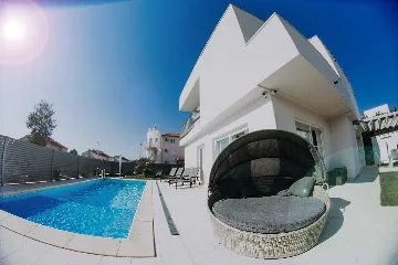 Modern Villa with Private Pool in Novigrad