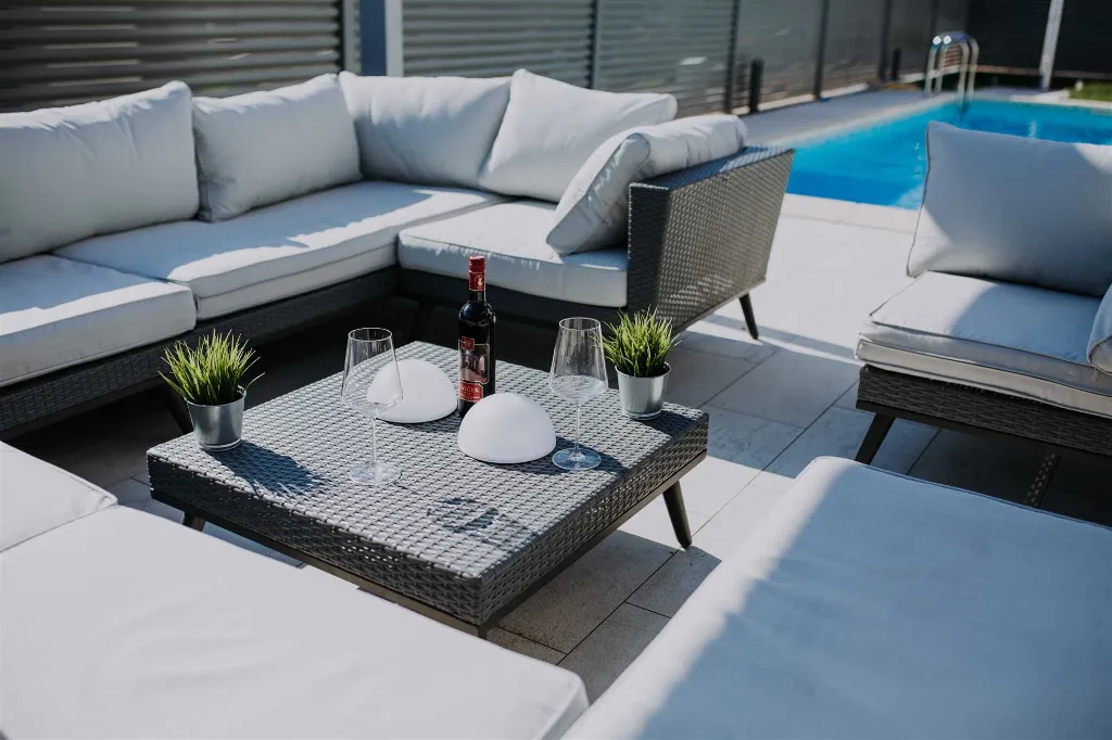 Modern Villa with Private Pool in Novigrad