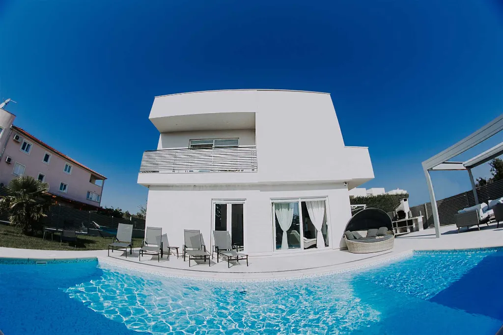 Modern Villa with Private Pool in Novigrad