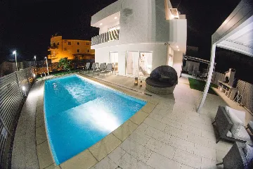 Modern Villa with Private Pool in Novigrad
