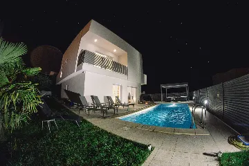 Modern Villa with Private Pool in Novigrad