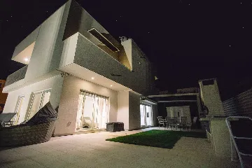 Modern Villa with Private Pool in Novigrad
