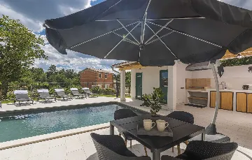 Villa in Rojnići with Private Pool and Sauna