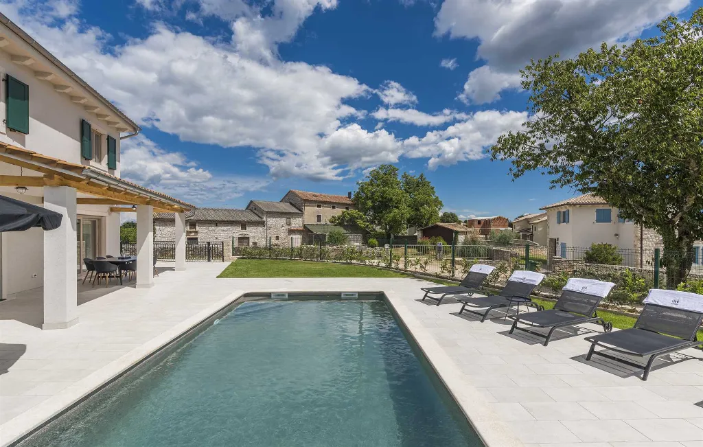 Villa in Rojnići with Private Pool and Sauna