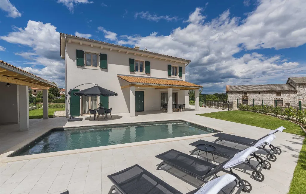 Villa in Rojnići with Private Pool and Sauna
