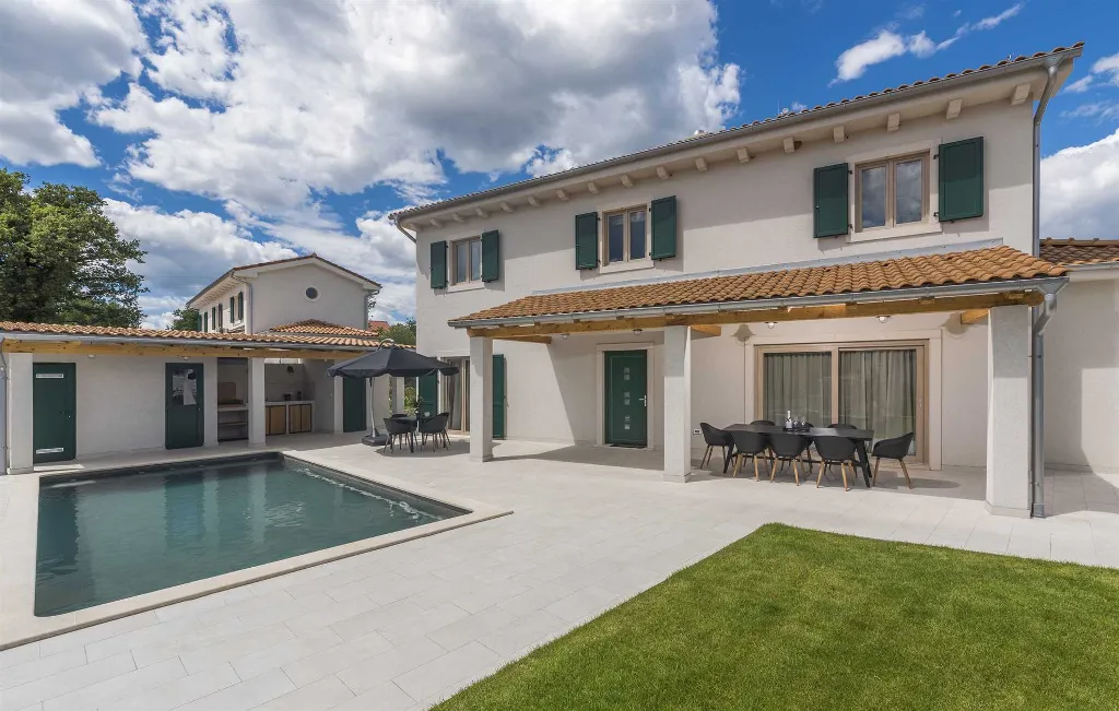 Villa in Rojnići with Private Pool and Sauna