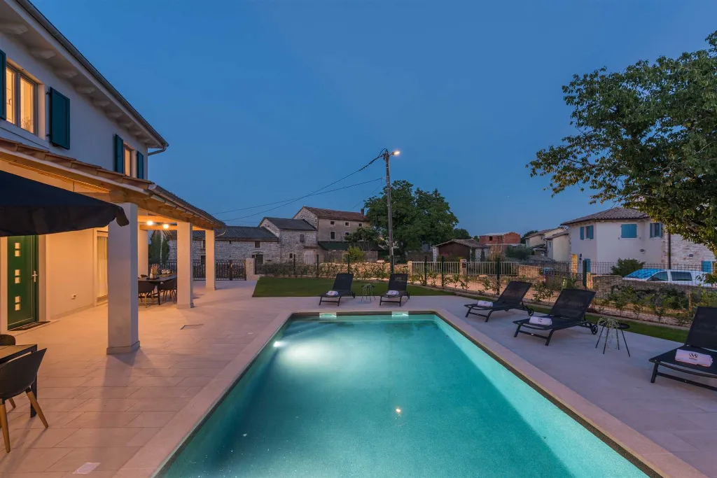 Villa in Rojnići with Private Pool and Sauna