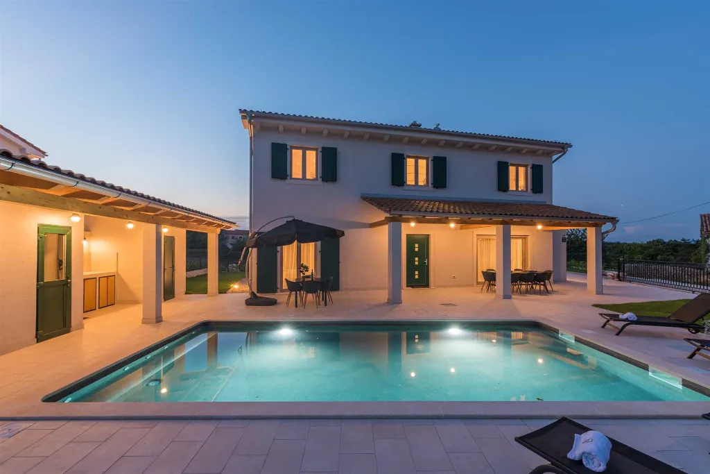 Villa in Rojnići with Private Pool and Sauna