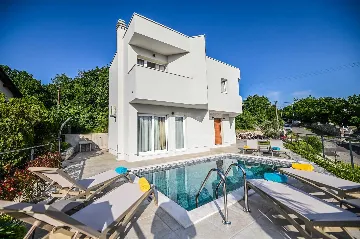 Modern 2-Bedroom Villa with Heated Pool in Kraljevica