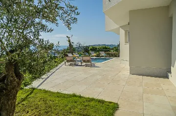 Modern 2-Bedroom Villa with Heated Pool in Kraljevica