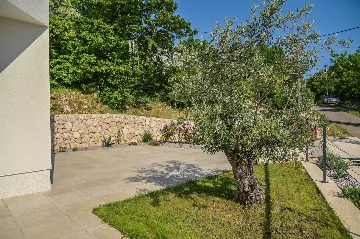 Modern 2-Bedroom Villa with Heated Pool in Kraljevica