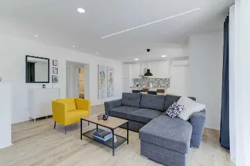 2-Bedroom Apartment in Novi Vinodolski with Garden BBQ