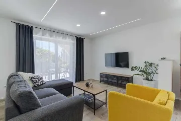 2-Bedroom Apartment in Novi Vinodolski with Garden BBQ