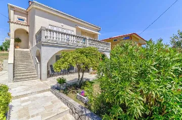 2-Bedroom Apartment in Novi Vinodolski with Garden BBQ